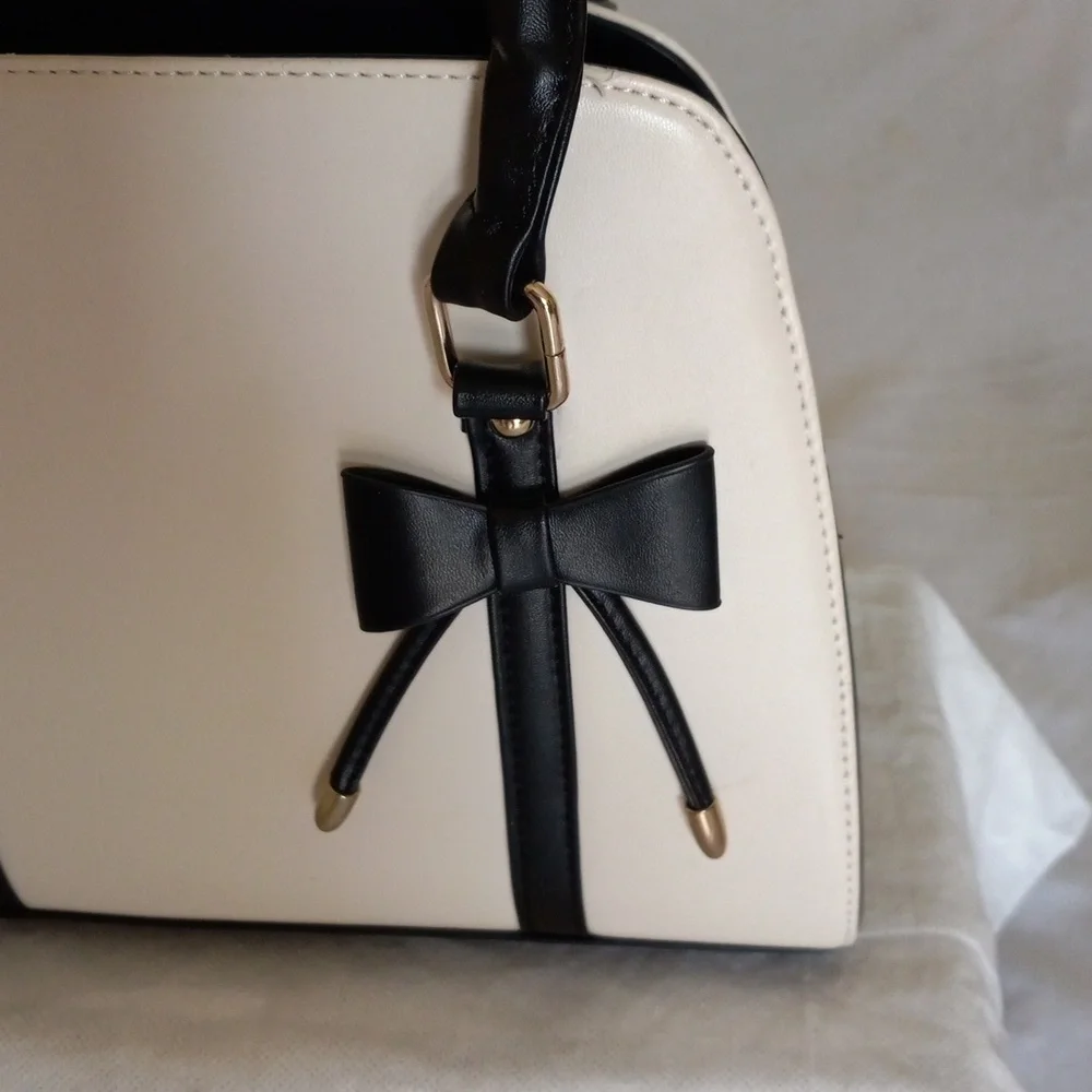 Handbag - Picture 2 of 15